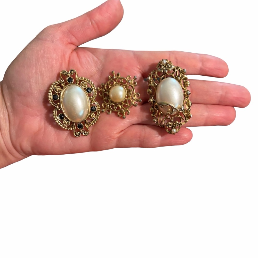 Elegant Gold and Faux Pearl Filigree Brooch Set